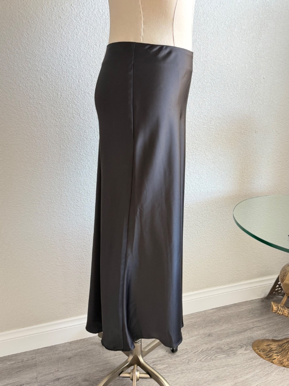ZARA Satin Beautiful Skirt. New. - Picture 3 of 11